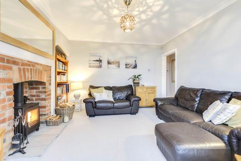 3 bedroom semi-detached house for sale, Armley Grange View, Leeds, West Yorkshire, LS12
