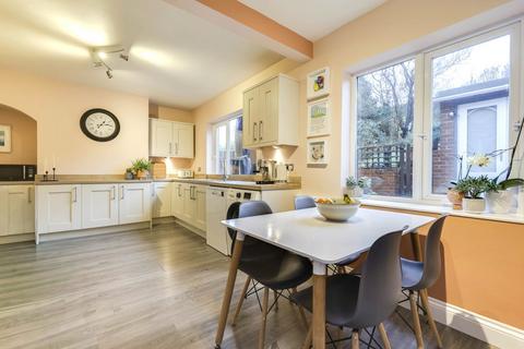 3 bedroom semi-detached house for sale, Armley Grange View, Leeds, West Yorkshire, LS12
