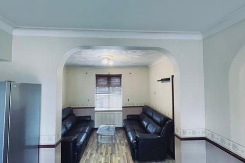 undefined, Valence Avenue, Dagenham, RM8
