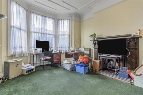3 bedroom maisonette for sale, London NW10