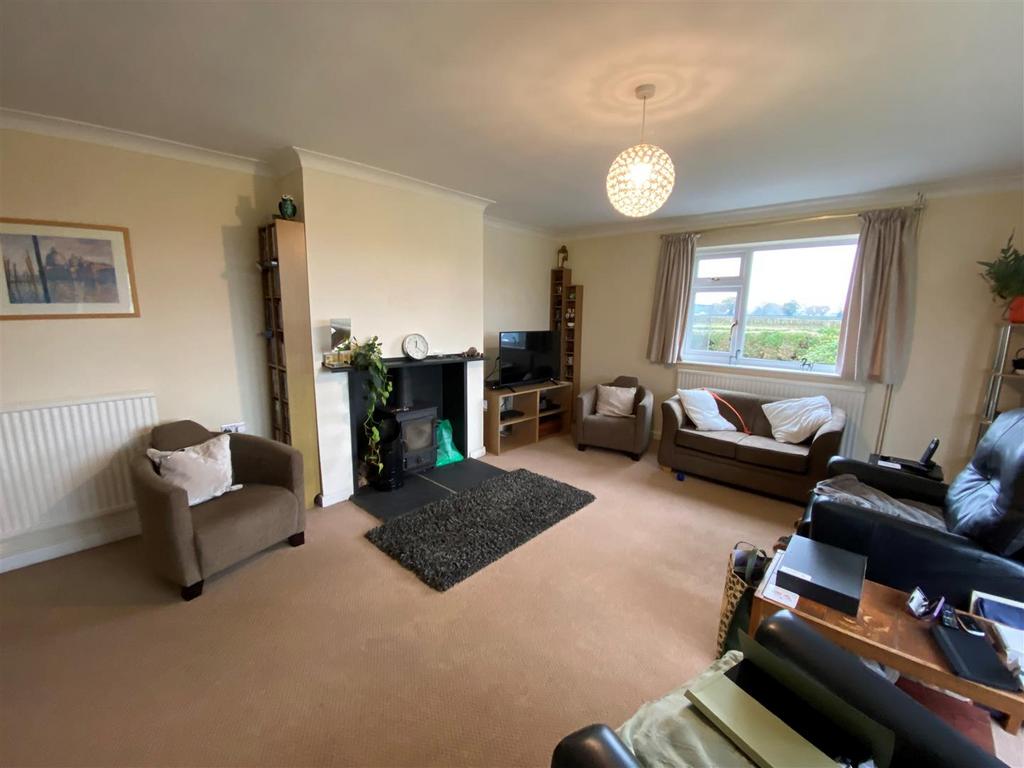 Living room..jpg