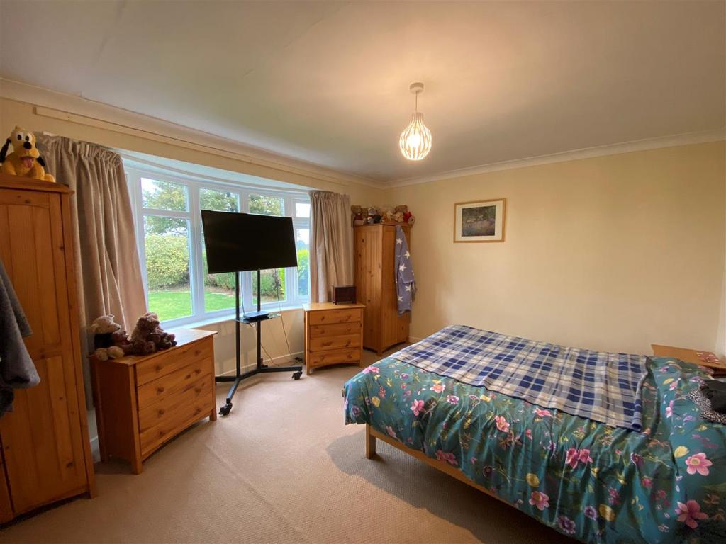 Bed 1.jpg