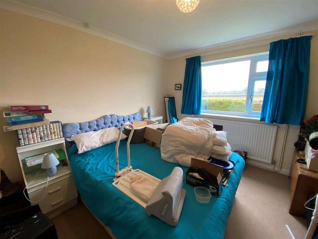 Bed 2.jpg