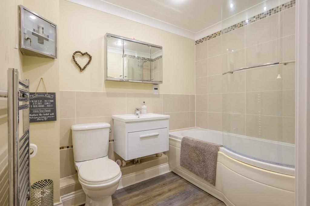 Family Bathroom.jpg