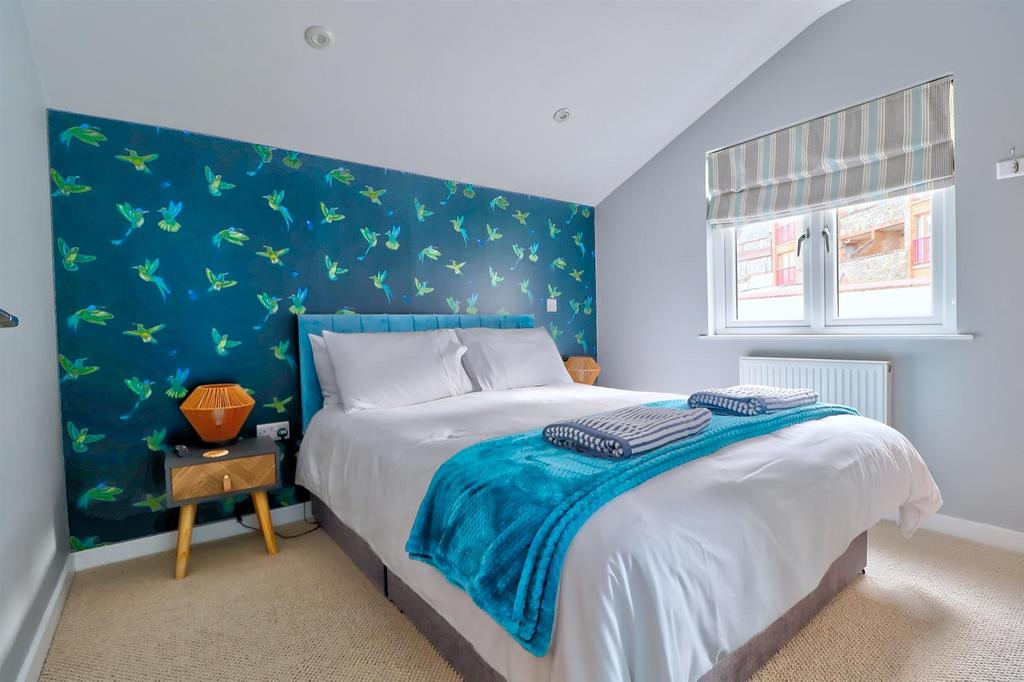 Bedroom 1.jpg