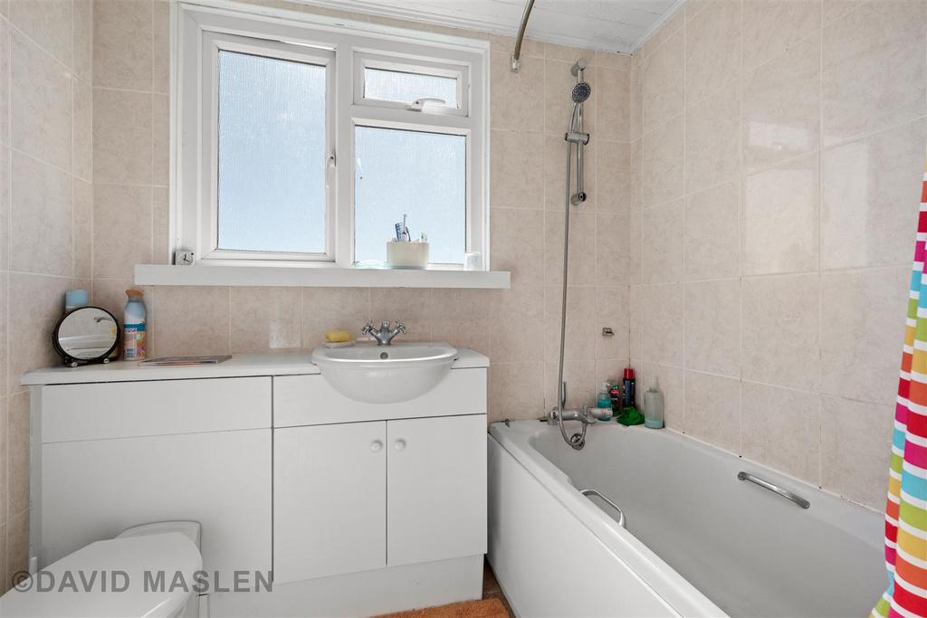 Bathroom (1).jpg