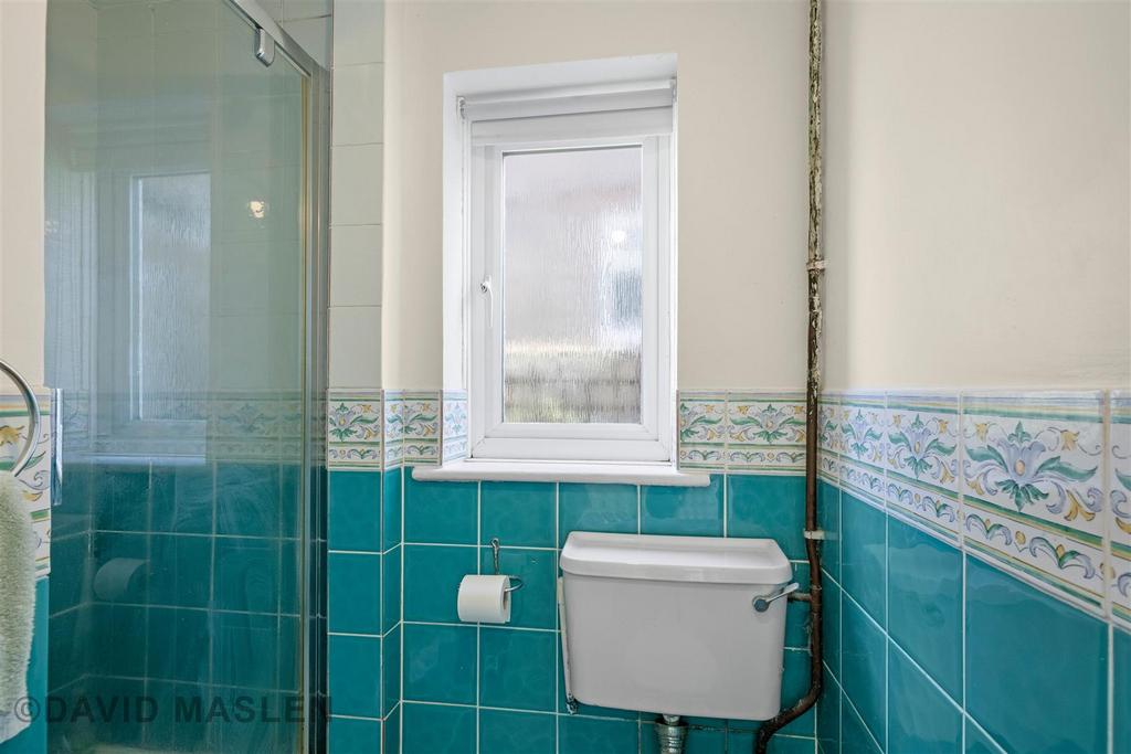 Bathroom (2).jpg