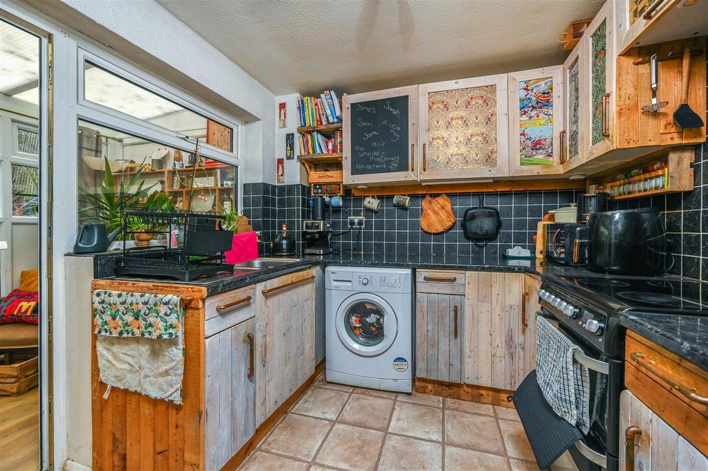 145 PEBSHAM LANE - TN402 RN - PHOTOS (14).jpg