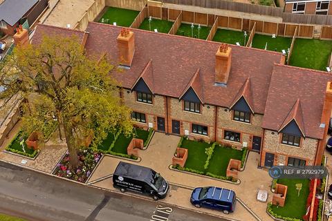 undefined, Carter Row, Kings Langley, WD4