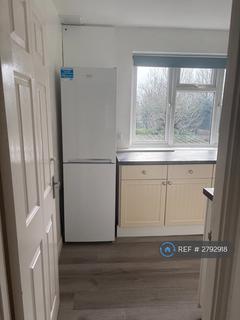 2 bedroom maisonette to rent, Beech Ave, Ruislip, HA4