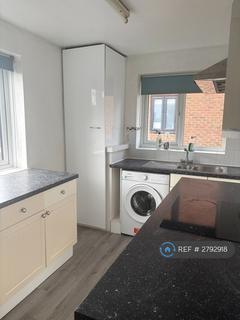 2 bedroom maisonette to rent, Beech Ave, Ruislip, HA4
