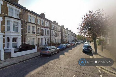 Studio to rent, Saltram Crescent, London, W9