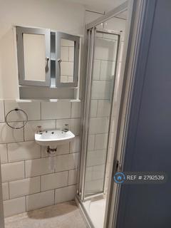 Studio to rent, Saltram Crescent, London, W9