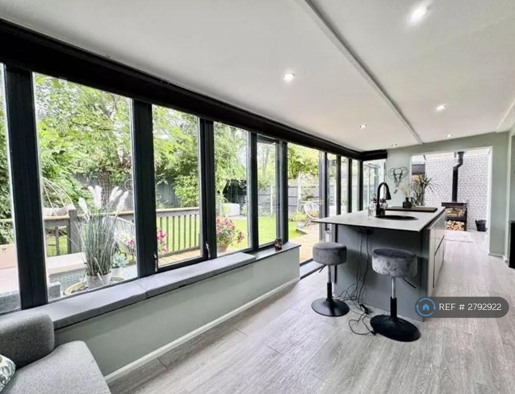 Kitchen Lounge