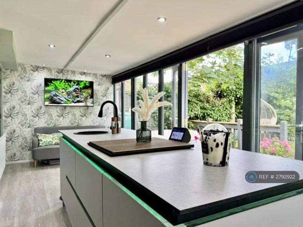 Kitchen Lounge