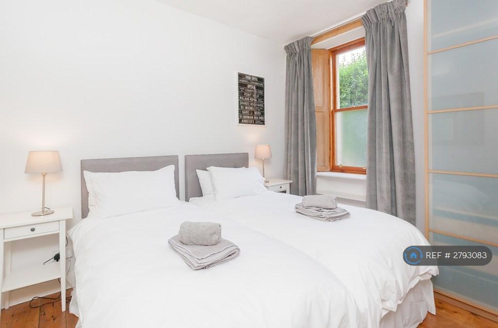 Twin Bedroom