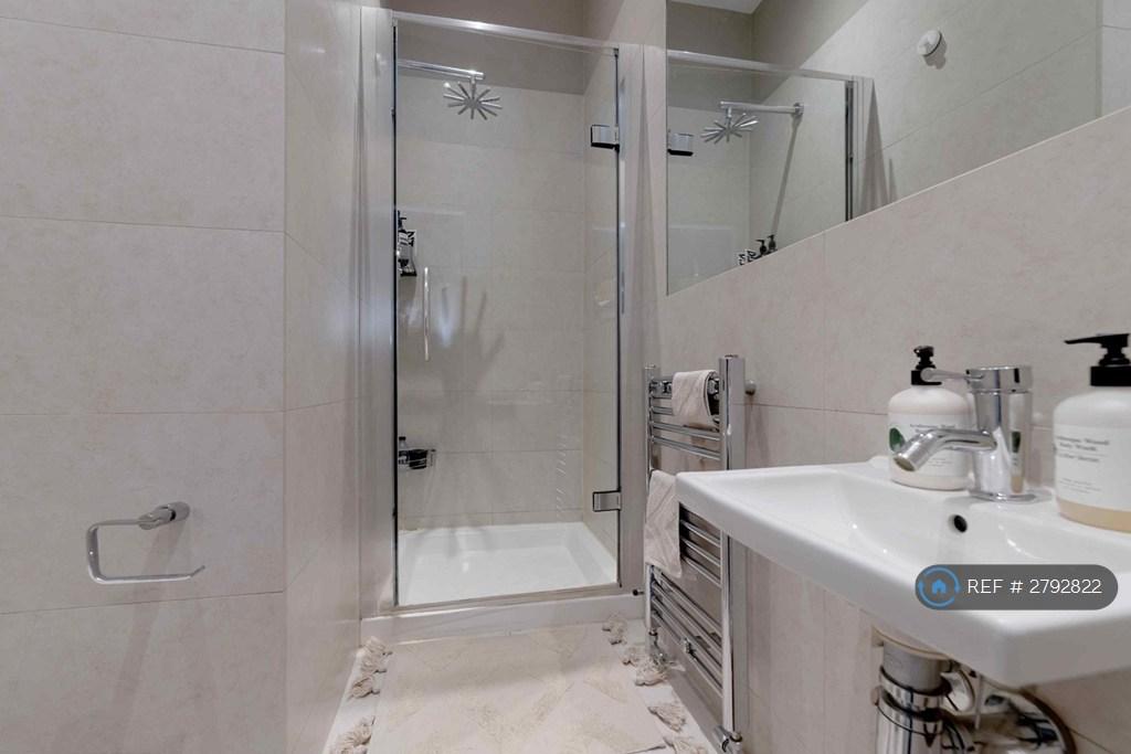 Ensuite- Shower &amp; Toilet