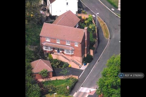 4 bedroom detached house to rent, Southfield Drive, Crediton, EX17