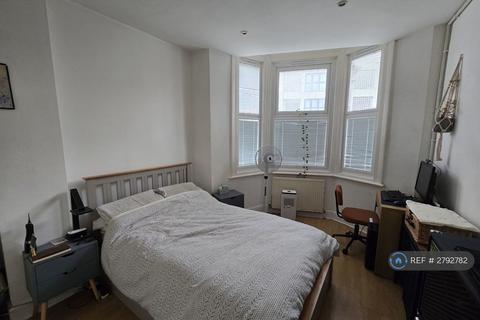 1 bedroom flat to rent, Tooting High Street, London, SW17