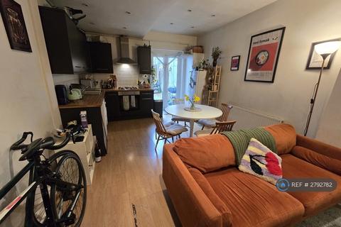 1 bedroom flat to rent, Tooting High Street, London, SW17