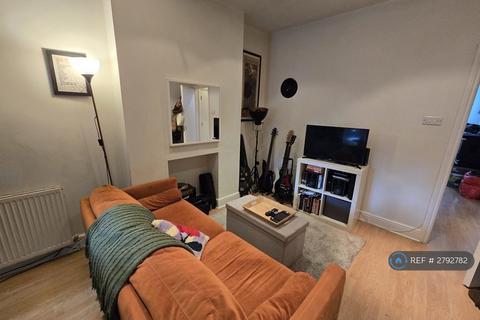 1 bedroom flat to rent, Tooting High Street, London, SW17