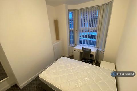 3 bedroom terraced house to rent, Blandford Road, Salford, M6