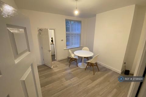 3 bedroom terraced house to rent, Blandford Road, Salford, M6