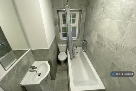 3 bedroom terraced house to rent, Blandford Road, Salford, M6