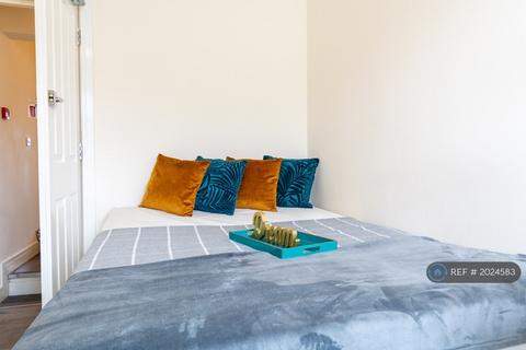 6 bedroom terraced house to rent, Courtenay Street, Cheltenham, GL50