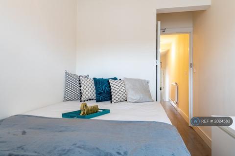 6 bedroom terraced house to rent, Courtenay Street, Cheltenham, GL50