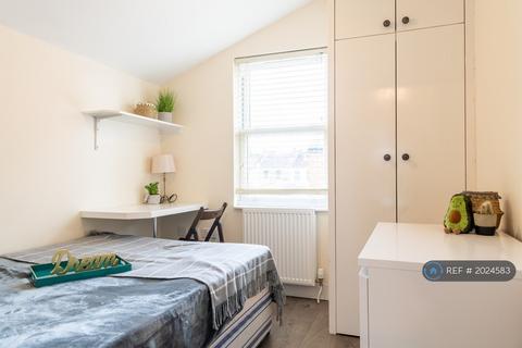 6 bedroom terraced house to rent, Courtenay Street, Cheltenham, GL50