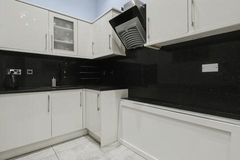 1 bedroom apartment to rent, Warwick Road, London, SW5