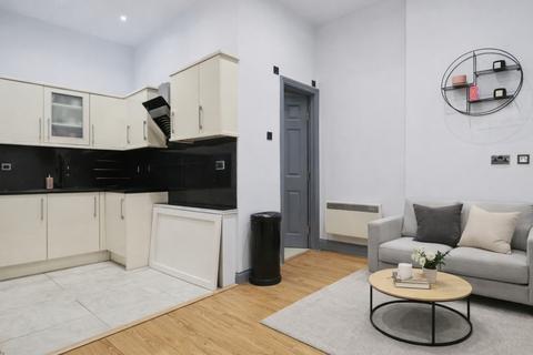 1 bedroom apartment to rent, Warwick Road, London, SW5