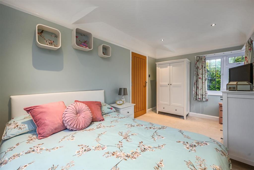 18 NEWLANDS AVENUE - TN394 HA - PHOTOS (2).jpg