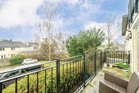 2 bedroom flat for sale, Poynders Road, London SW4