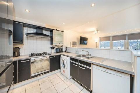 2 bedroom flat for sale, Poynders Road, London SW4