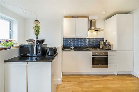 1 bedroom flat for sale, Lavender Hill, London SW11