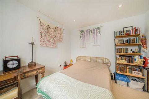 1 bedroom flat for sale, Lavender Hill, London SW11