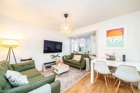 3 bedroom flat for sale, Cloister Road, London W3