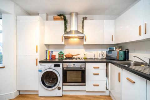 3 bedroom flat for sale, Cloister Road, London W3