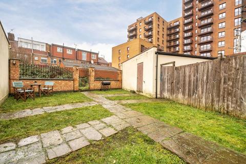 3 bedroom flat for sale, Cloister Road, London W3
