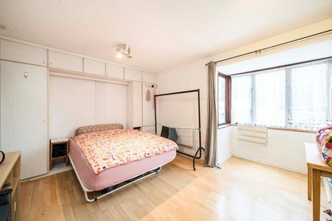 undefined, Vardon Close, London W3
