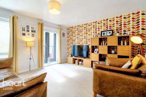 4 bedroom townhouse for sale, Beeston Way, Castleford