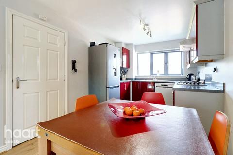 4 bedroom townhouse for sale, Beeston Way, Castleford