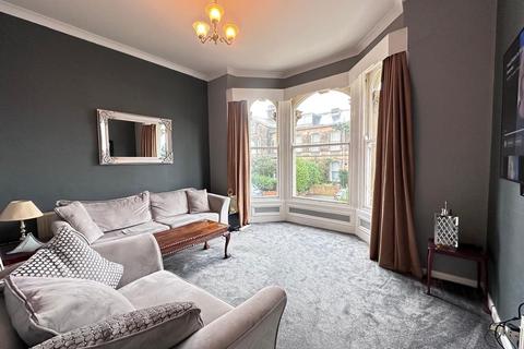 2 bedroom flat for sale, Westbourne Grove, Scarborough, YO11