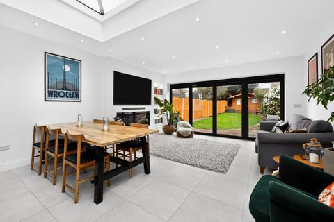 4 bedroom terraced house for sale, Trelawney Road, Ilford, IG6