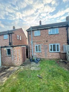 2 bedroom semi-detached house to rent, Birdsfoot Lane, Luton LU3