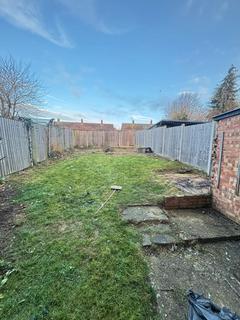 2 bedroom semi-detached house to rent, Birdsfoot Lane, Luton LU3