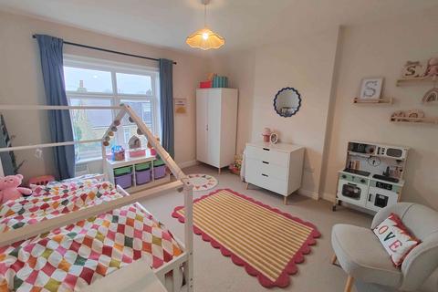 3 bedroom end of terrace house for sale, Bracken Road, Brighouse HD6