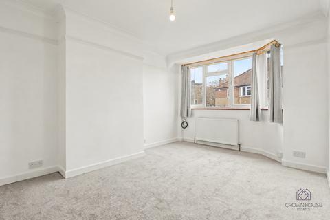 2 bedroom flat for sale, Oakleigh close London, N12